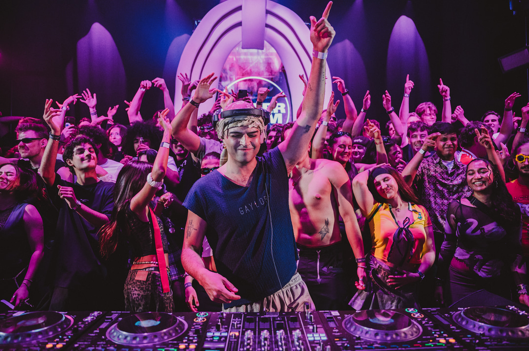 Photo of set Perra Inmunda.