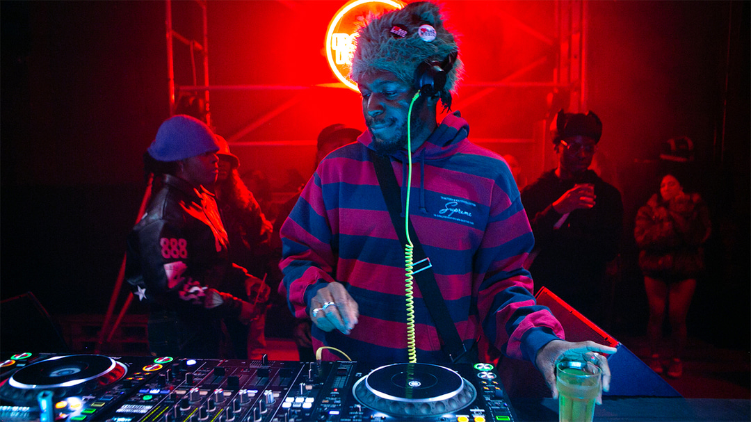 Photo of set AyChibs.