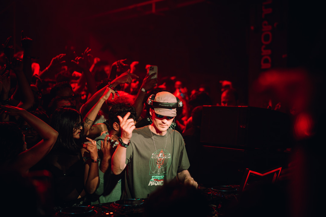 Photo of set DJ ADHD.