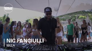 Photo of set Nic Fanciulli.