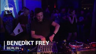 Photo of set Benedikt Frey.
