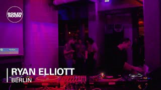 Photo of set Ryan Elliott.