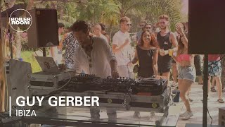 Photo of set Guy Gerber.