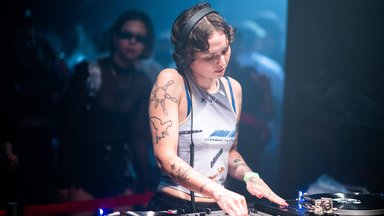 Photo of set UMFANG.