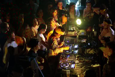 Photo of set Floyd Lavine.