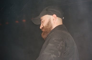 Photo of set Voin Oruwu.