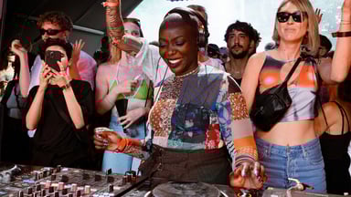 Photo of set Akua.