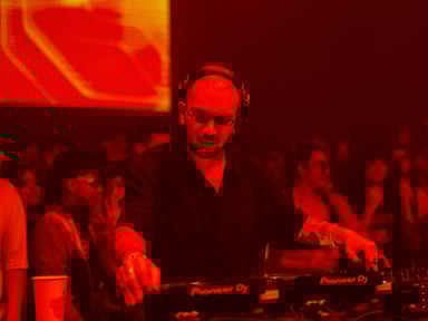 Photo of set ZUTZUT.