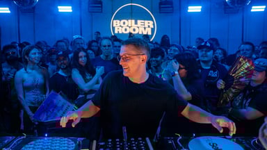 Photo of set Floating Points.