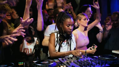 Photo of set Gabrielle Kwarteng.