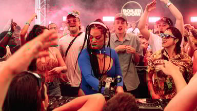 Photo of set Lady Shaka.