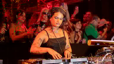 Photo of set Paulete Lindacelva.