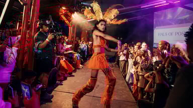 Photo of set Le Grand Brand presents SATIN RETURN BALL.